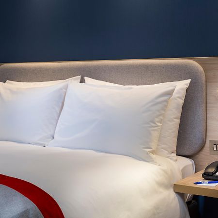 Holiday Inn Express - London Heathrow T4 By Ihg Hillingdon Esterno foto A room at the new Ibis Paris Orly Sud