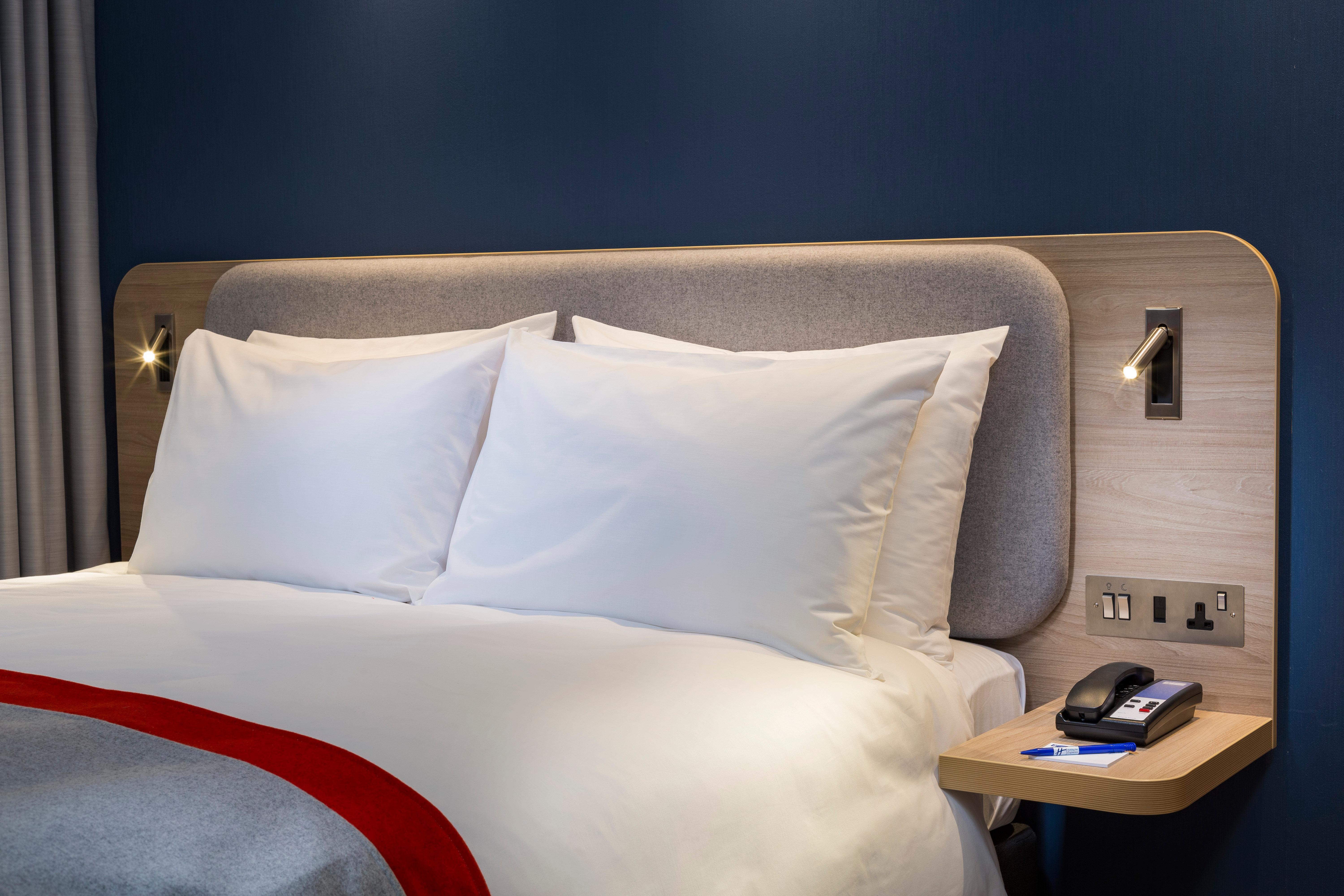 Holiday Inn Express - London Heathrow T4 By Ihg Hillingdon Esterno foto A room at the new Ibis Paris Orly Sud
