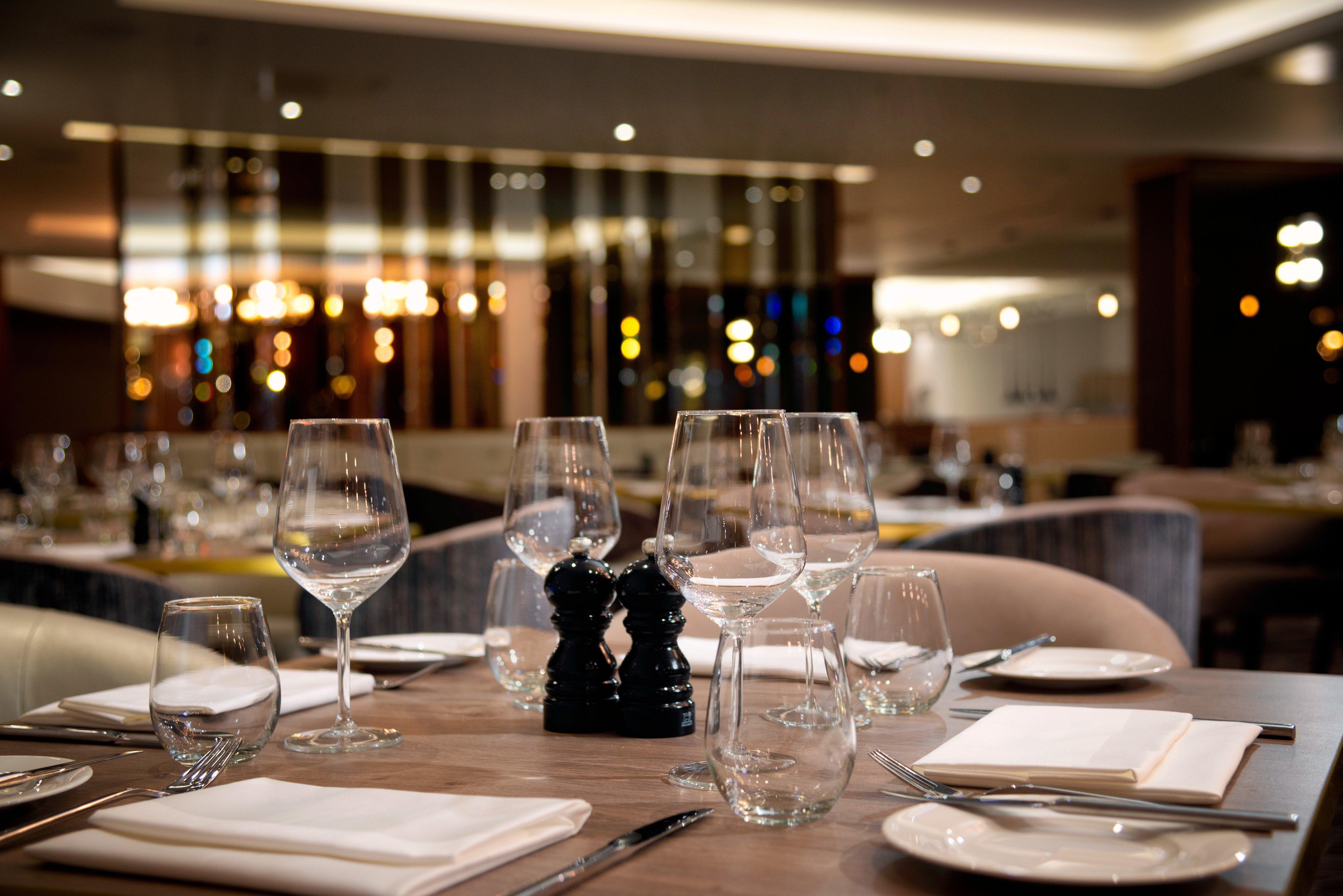 Holiday Inn Express - London Heathrow T4 By Ihg Hillingdon Esterno foto A restaurant in London