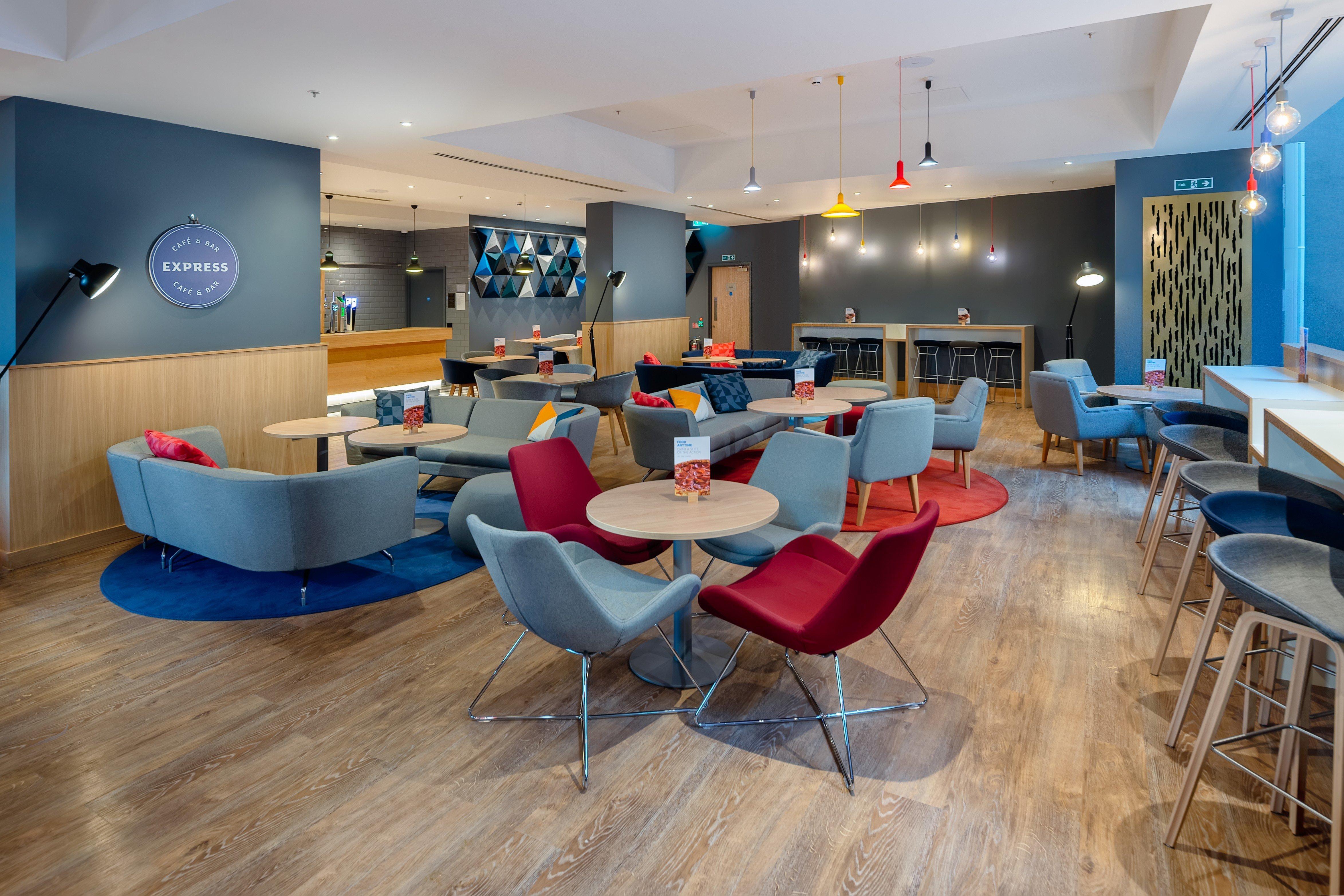 Holiday Inn Express - London Heathrow T4 By Ihg Hillingdon Esterno foto Express Café