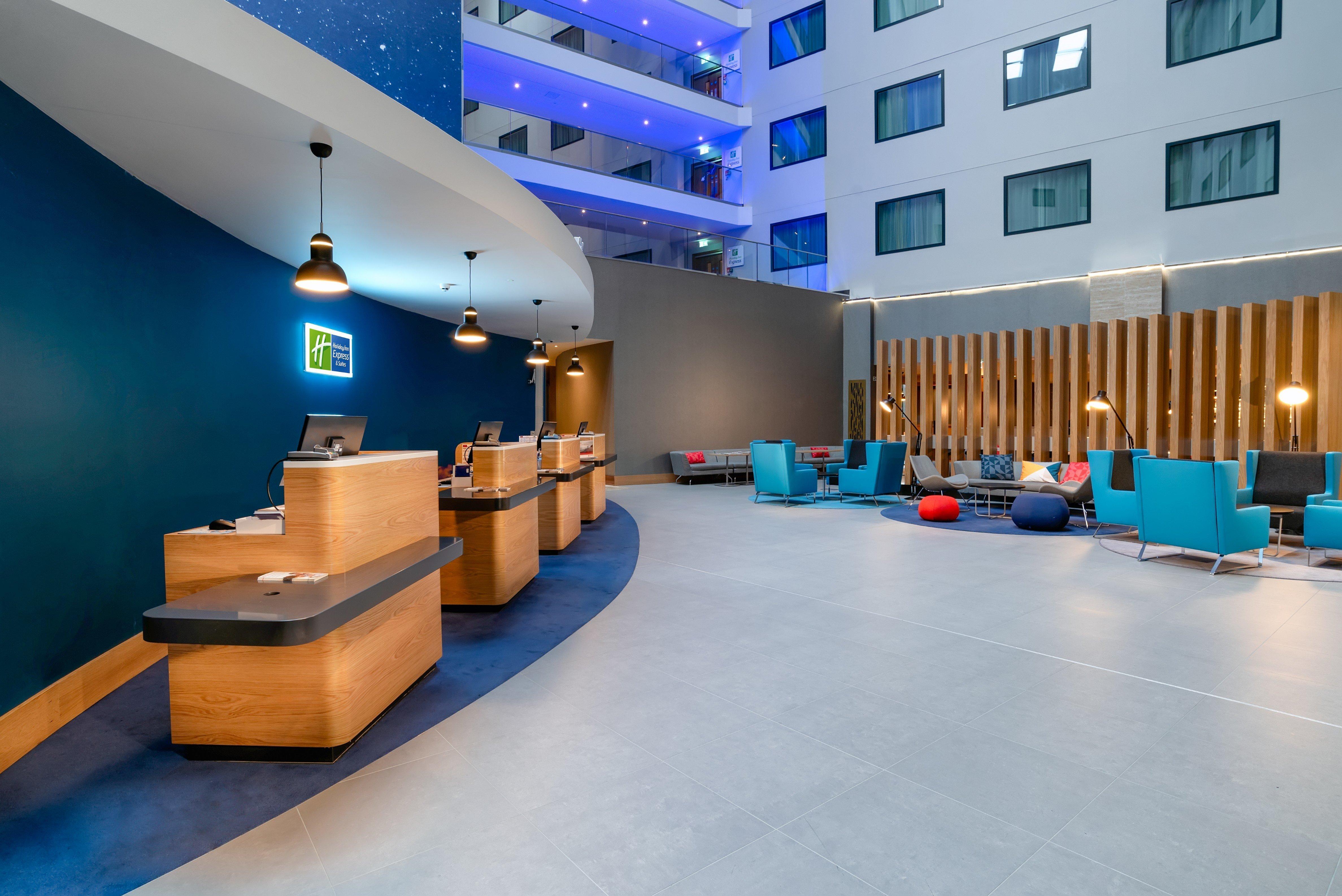 Holiday Inn Express - London Heathrow T4 By Ihg Hillingdon Esterno foto Reception desk at the Holiday Inn Express in Amsterdam
