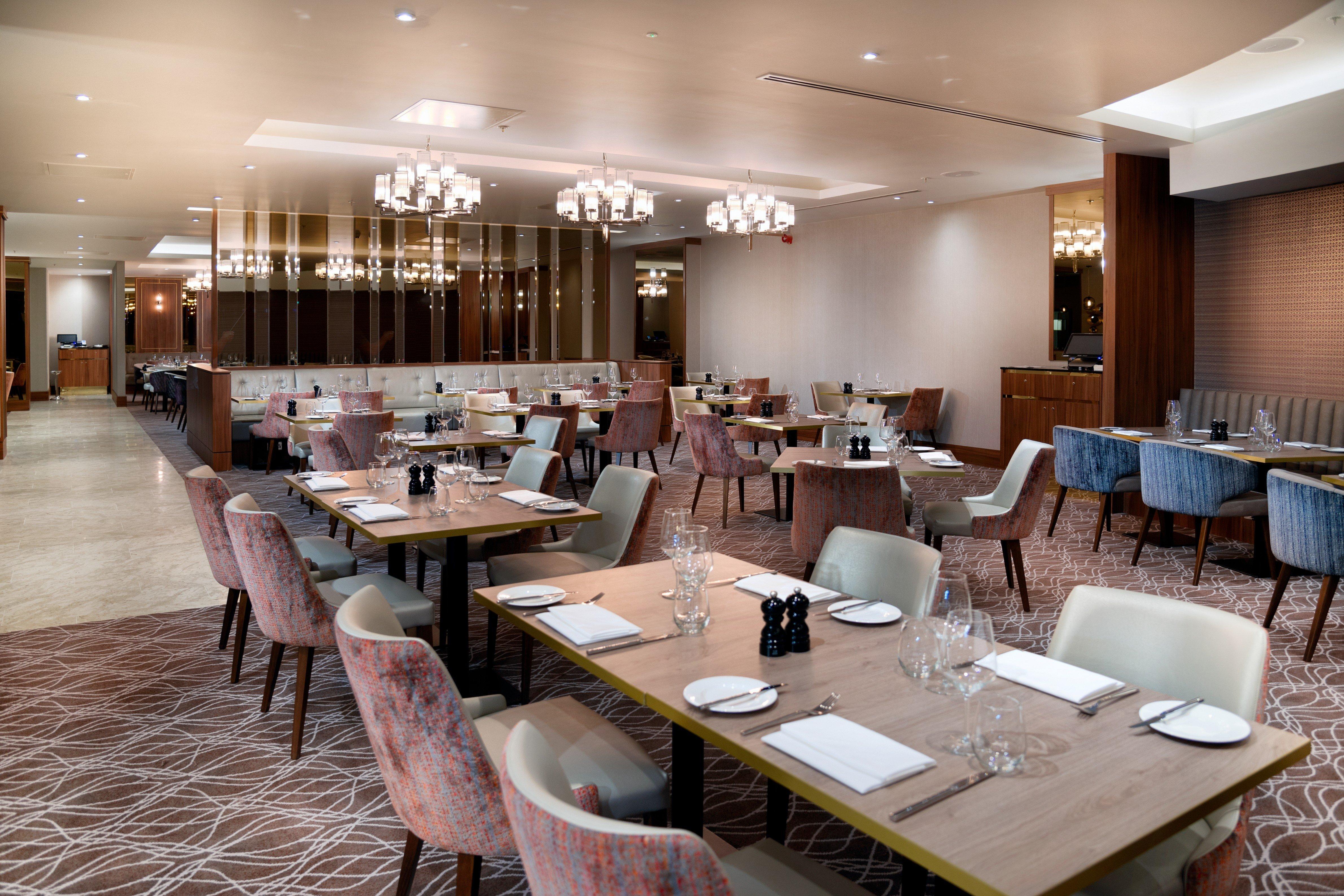 Holiday Inn Express - London Heathrow T4 By Ihg Hillingdon Esterno foto The restaurant at the hotel