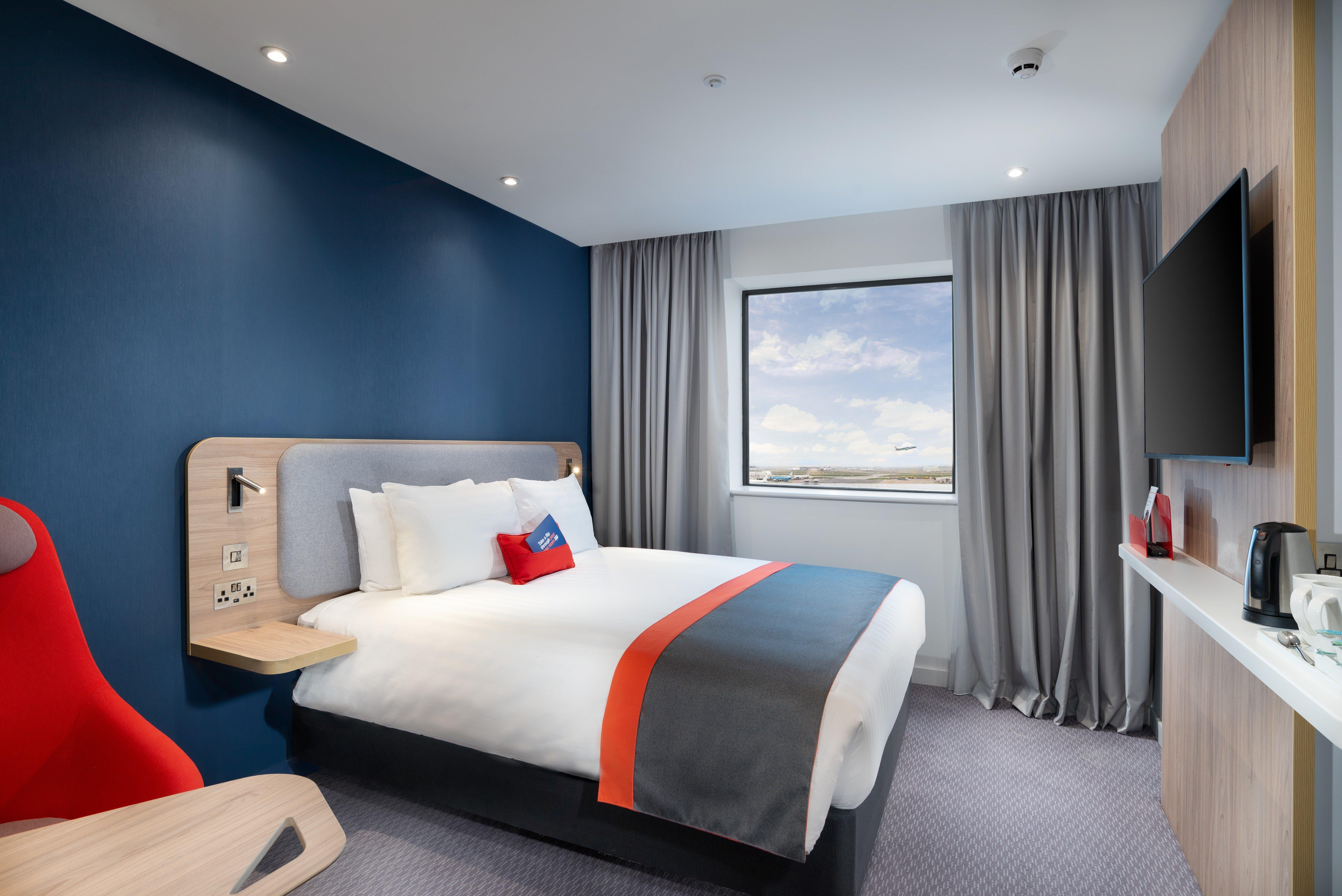 Holiday Inn Express - London Heathrow T4 By Ihg Hillingdon Esterno foto A room at the airport