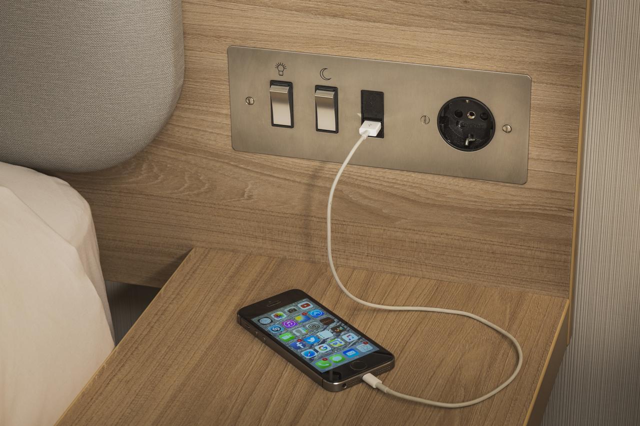 Holiday Inn Express - London Heathrow T4 By Ihg Hillingdon Esterno foto USB-C and USB-A