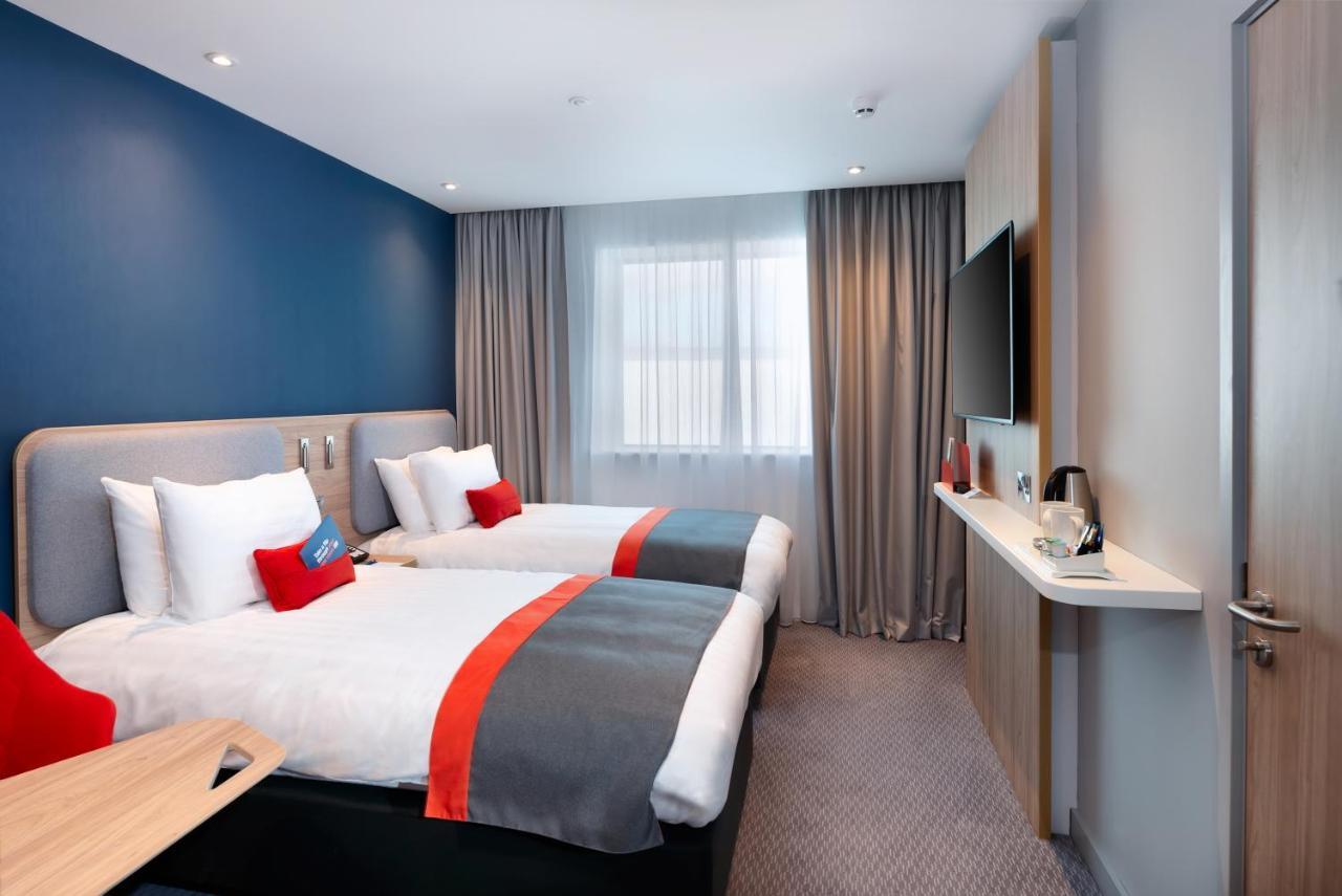 Holiday Inn Express - London Heathrow T4 By Ihg Hillingdon Esterno foto Holiday Inn Express, Warsaw