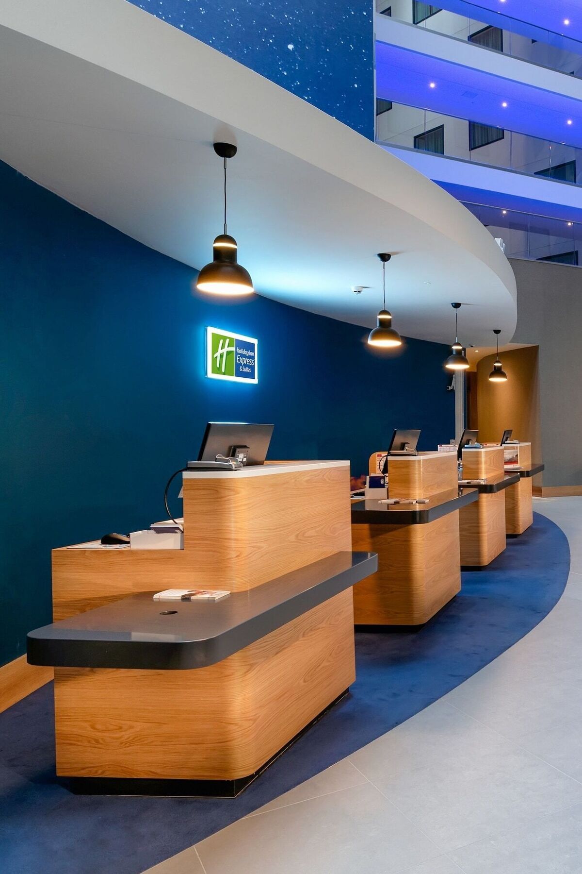 Holiday Inn Express - London Heathrow T4 By Ihg Hillingdon Esterno foto Holiday Inn Express Geneva